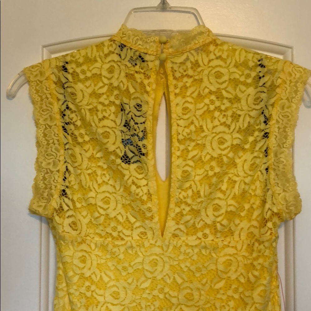 Bebe sleeveless lace dress yellow size Medium - Picture 5 of 8